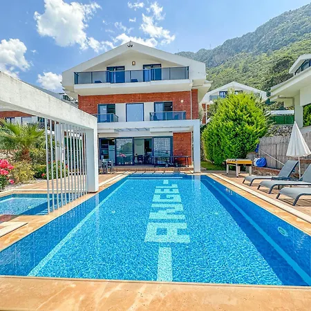 Villa Alya, Spacious 4 Bed With Private Pool *