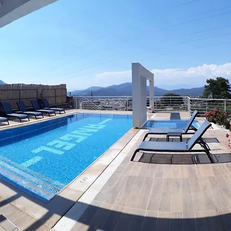Villa Alya, Spacious 4 Bed With Private Pool *
