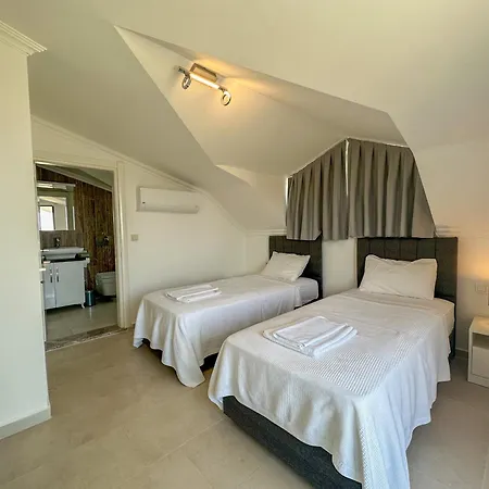 Alya, Spacious 4 Bed With Private Pool ヴィラ フェティエ