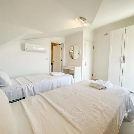 Alya, Spacious 4 Bed With Private Pool ヴィラ