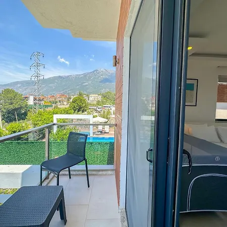 Alya, Spacious 4 Bed With Private Pool ヴィラ *