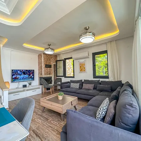 Alya, Spacious 4 Bed With Private Pool * フェティエ