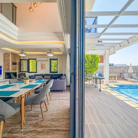 Alya, Spacious 4 Bed With Private Pool