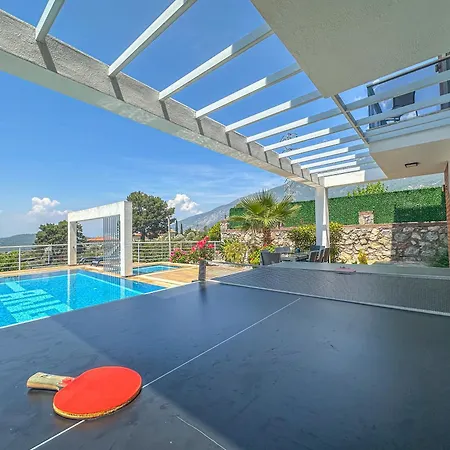 Alya, Spacious 4 Bed With Private Pool ヴィラ