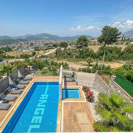 Alya, Spacious 4 Bed With Private Pool ヴィラ