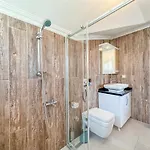 Alya, Spacious 4 Bed With Private Pool Βίλα *