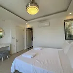 Alya, Spacious 4 Bed With Private Pool Βίλα *