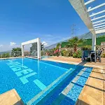 Βίλα Alya, Spacious 4 Bed With Private Pool
