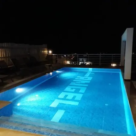 Alya, Spacious 4 Bed With Private Pool *