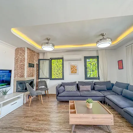 Alya, Spacious 4 Bed With Private Pool Vilă *