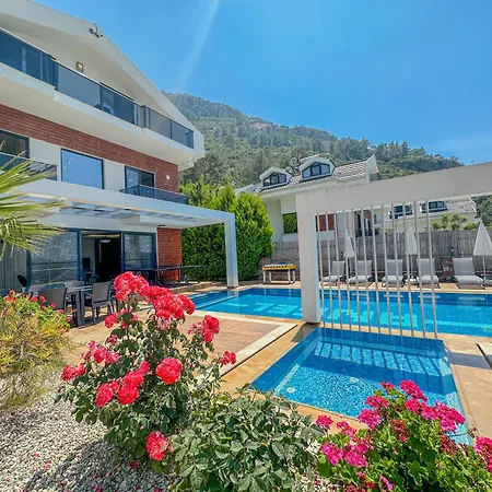 וילה Alya, Spacious 4 Bed With Private Pool *