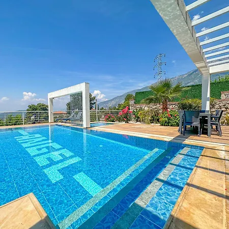 Vilă Alya, Spacious 4 Bed With Private Pool