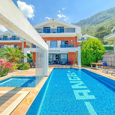 Villa Alya, Spacious 4 Bed With Private Pool